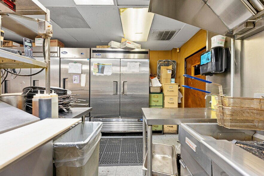 More Photos Of 7390 Shoal Line Blvd, Weeki Wachee Specialty For Sale