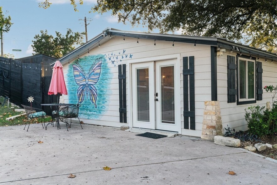 More Photos Of 5507 Travis Cook Rd, Austin Specialty For Sale