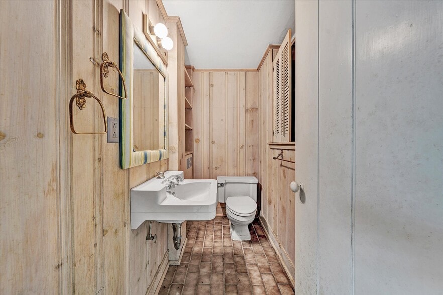 More Photos Of 934 Commander Dr, Roanoke Specialty For Sale