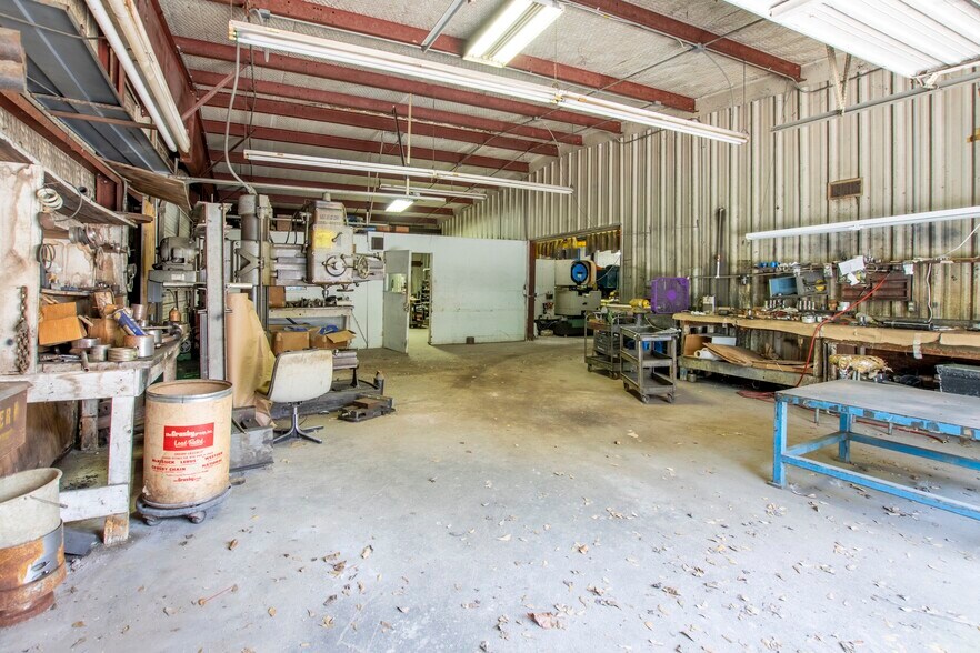 More Photos Of 2060 Highway 90 W, Sealy Manufacturing For Sale