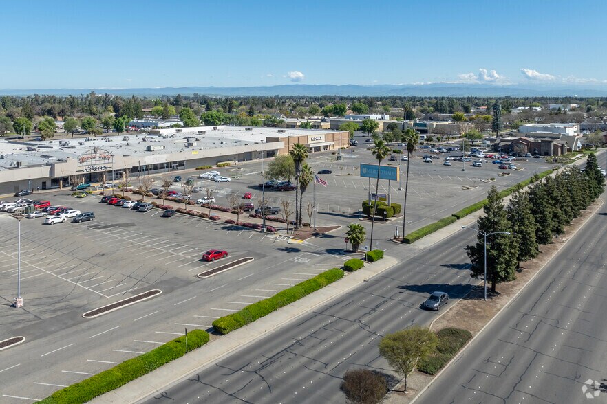 More Photos Of 635 Fairfield Dr, Merced Movie Theatre For Lease