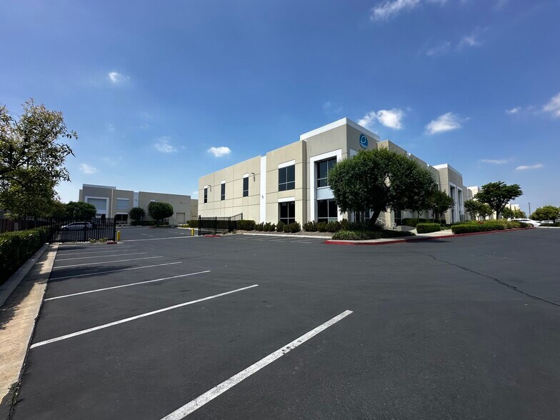More Photos Of 111-125 N Sunset Ave, City of Industry Warehouse For Lease