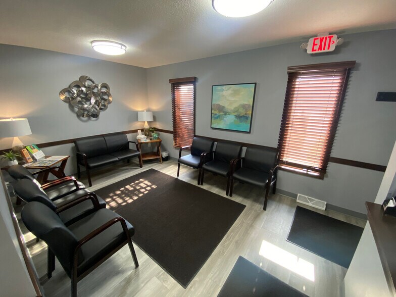 More Photos Of 1608 Ohm Ave, Eau Claire Office For Lease