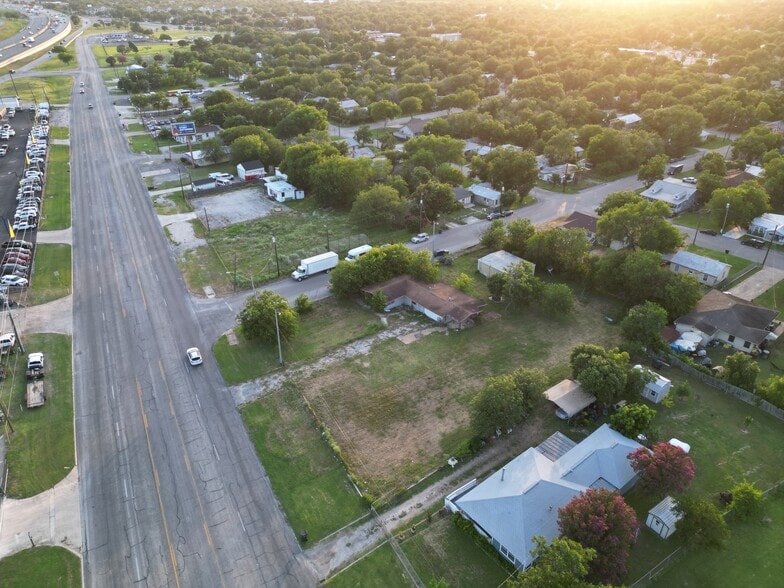 More Photos Of 1688 Elliot Knox Blvd, New Braunfels General Retail For Sale