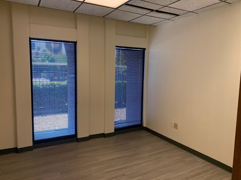 More Photos Of 255 E Osborn Rd, Phoenix Office For Lease