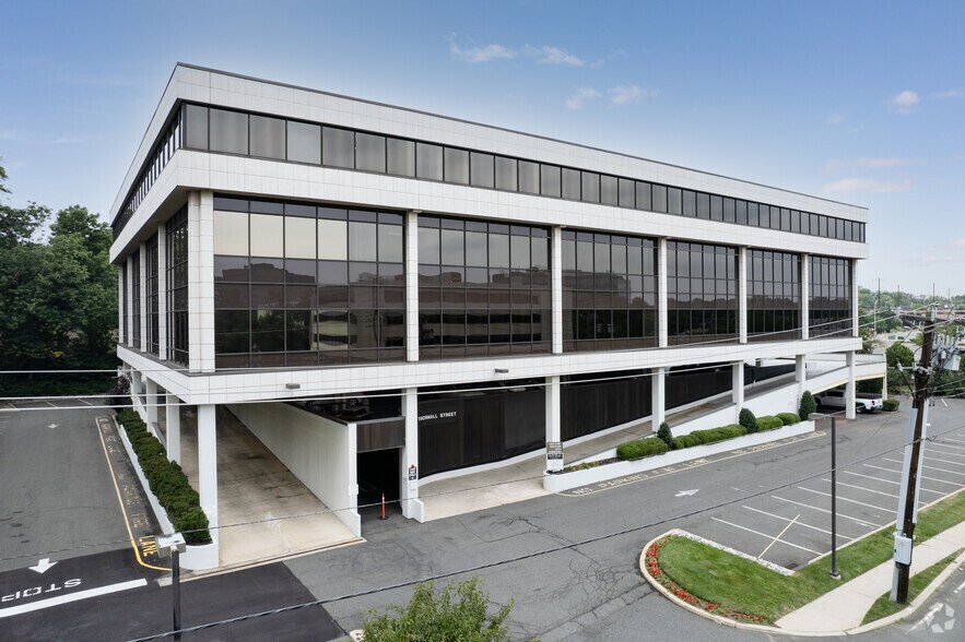 More Photos Of 510 Thornall St, Edison Office For Lease