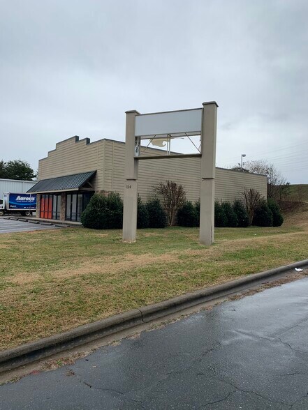 More Photos Of 114 Hilltop Way, Forest City Freestanding For Lease