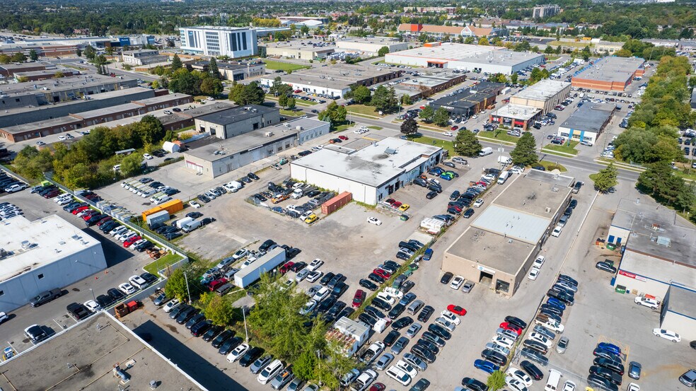 More Photos Of 7 Heritage Rd, Markham Warehouse For Lease