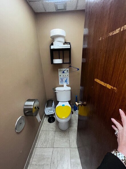 More Photos Of 900 W 49th St, Hialeah Medical For Lease