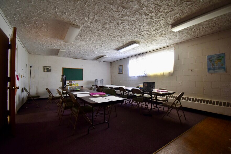 More Photos Of 818 N Jenison Ave, Lansing Religious Facility For Sale