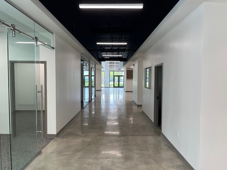 More Photos Of 3705 W Commercial Blvd, Fort Lauderdale Showroom For Sale