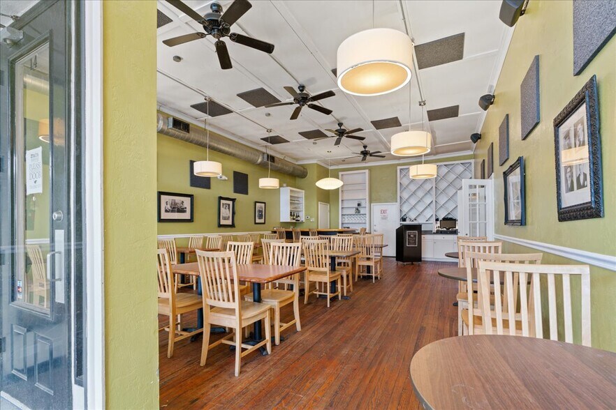 More Photos Of 14 SW 1st Ave, Gainesville Storefront For Lease