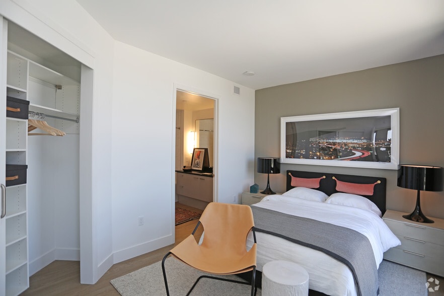 More Photos Of 1501 Island Ave, San Diego Apartments For Lease