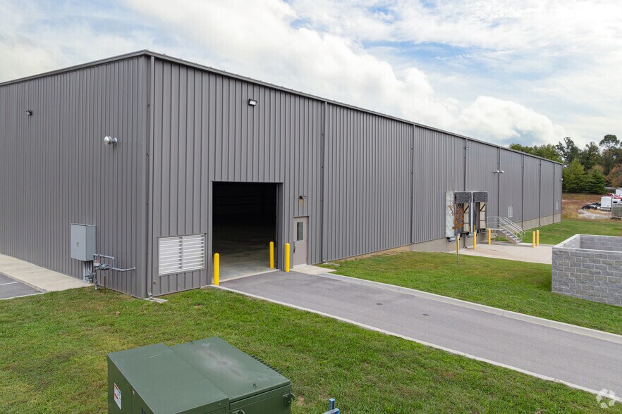 More Photos Of 1781 Kitty Hawk Dr, Elizabethtown Warehouse For Lease