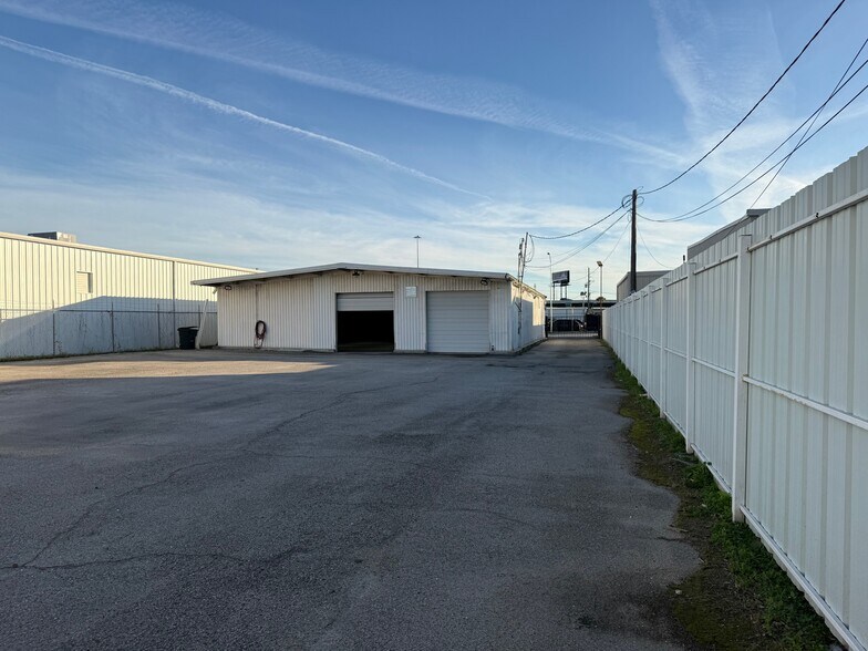 More Photos Of 5710 Star Ln, Houston Warehouse For Lease