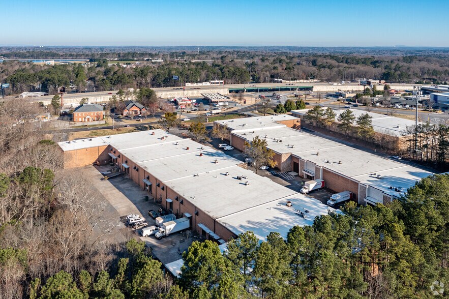More Photos Of 4565-4575 Winters Chapel Rd, Atlanta Warehouse For Lease