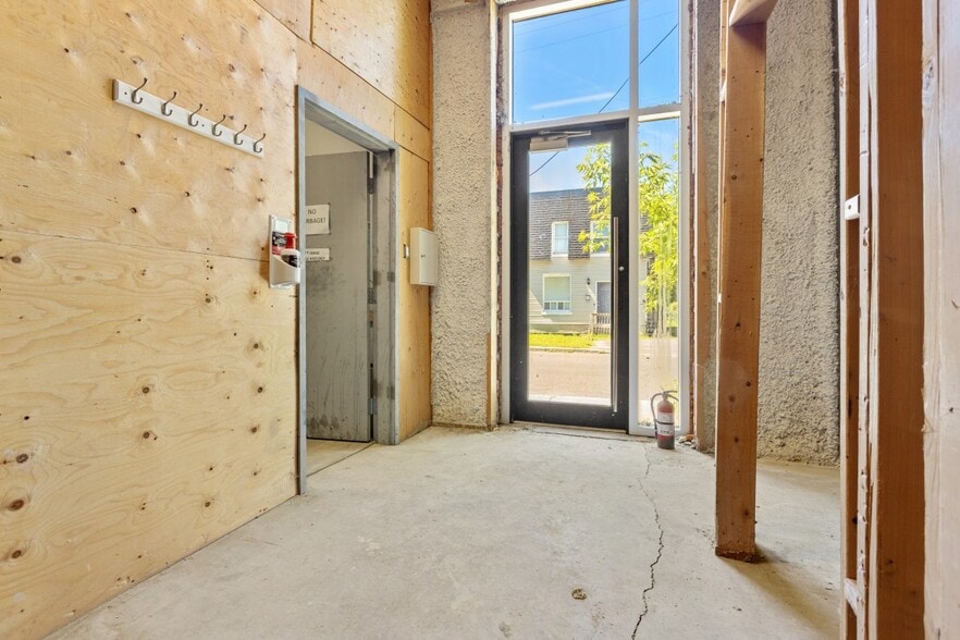 More Photos Of 255-257 Ste-anne Ave, Ottawa Warehouse For Lease