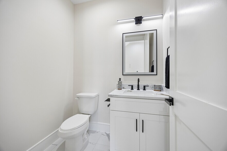 More Photos Of 5821 Winsome Ln, Houston Apartments For Sale