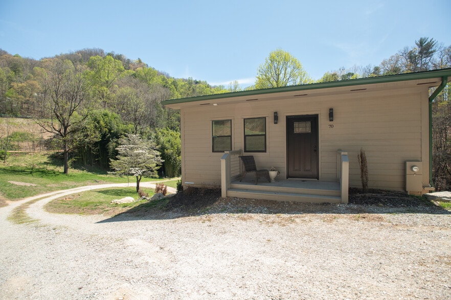 More Photos Of 9400 US-19 W, Bryson City Hotel For Sale