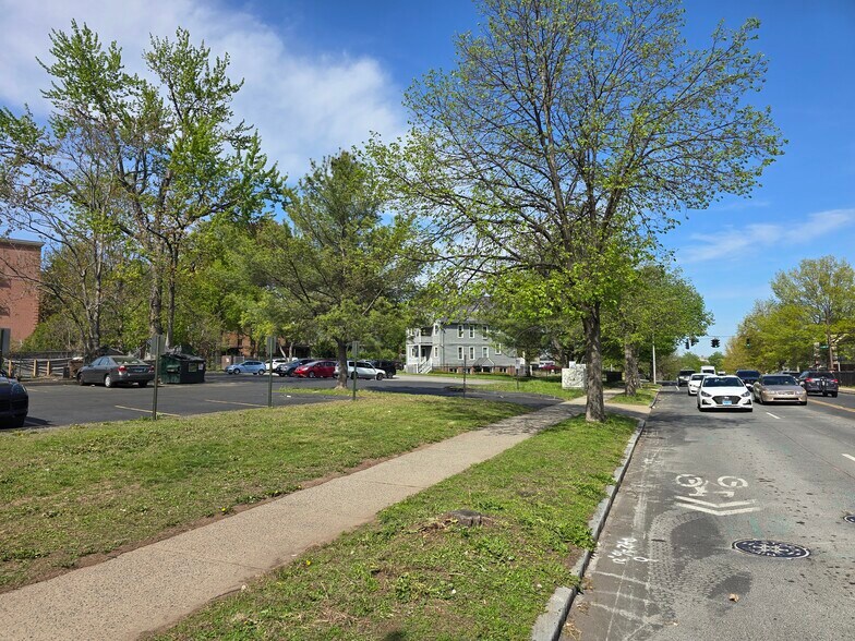 More Photos Of 48-50 Main St, Hartford Office Residential For Sale