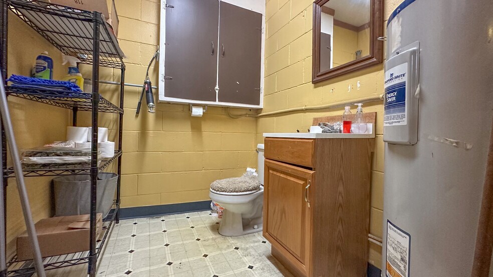 More Photos Of 398 S Main St, Hartville General Retail For Sale