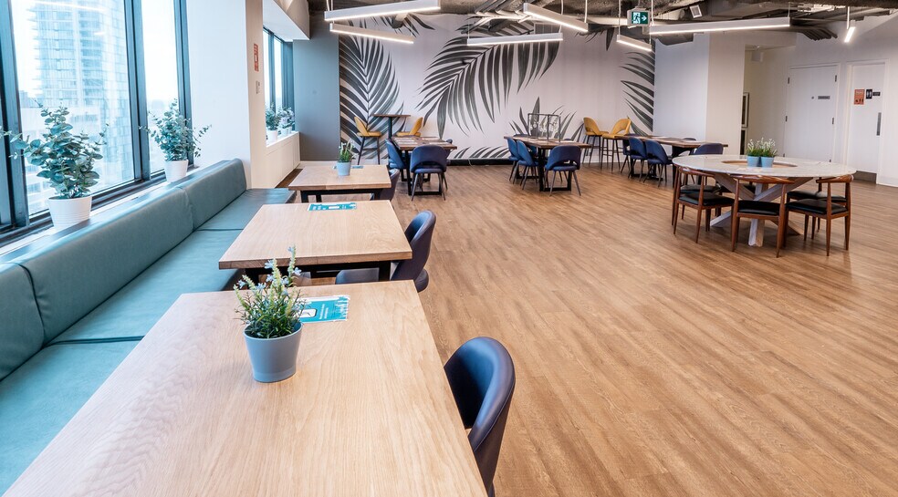 More Photos Of 180 Dundas St W, Toronto Office For Lease