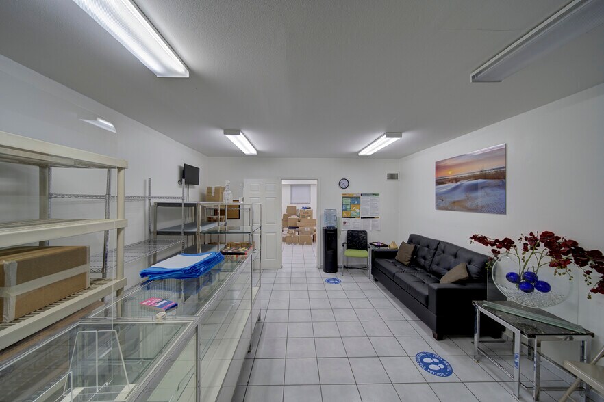 More Photos Of 330-332 W 9th St, Hialeah Storefront Retail Office For Lease