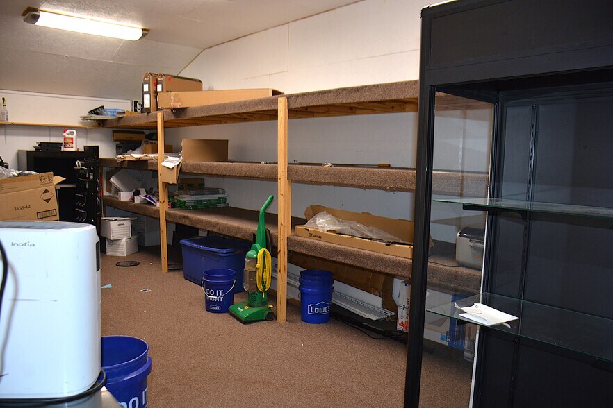 More Photos Of 43 County Road 17, Enterprise Showroom For Sale