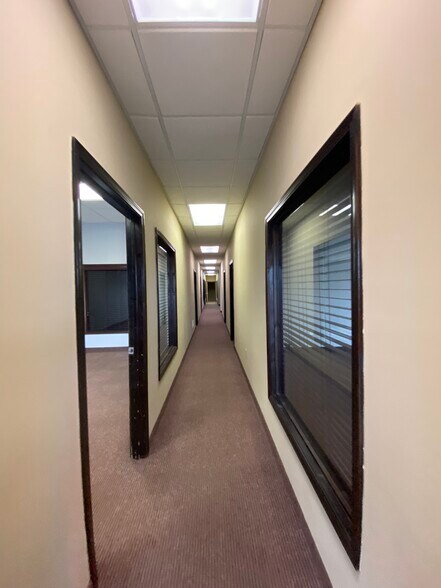 More Photos Of 2801 Bertholet Blvd, Valparaiso Office For Sale
