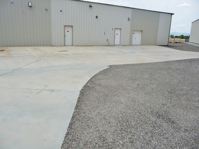 More Photos Of 1014 Kyle Ct, Ridgecrest Warehouse For Sale