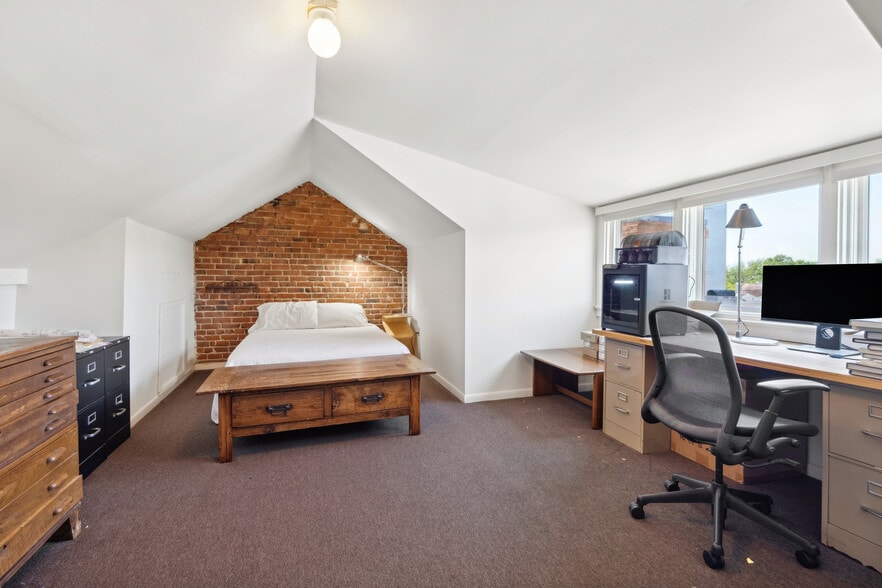 More Photos Of 2200 Prytania St, New Orleans Loft Creative Space For Sale