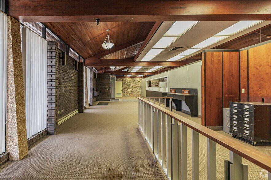 More Photos Of 26410 Lake Shore Blvd, Euclid Freestanding For Lease