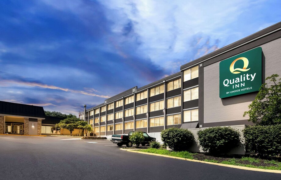 Primary Photo Of 10 Rockridge Rd, Englewood Hotel For Sale