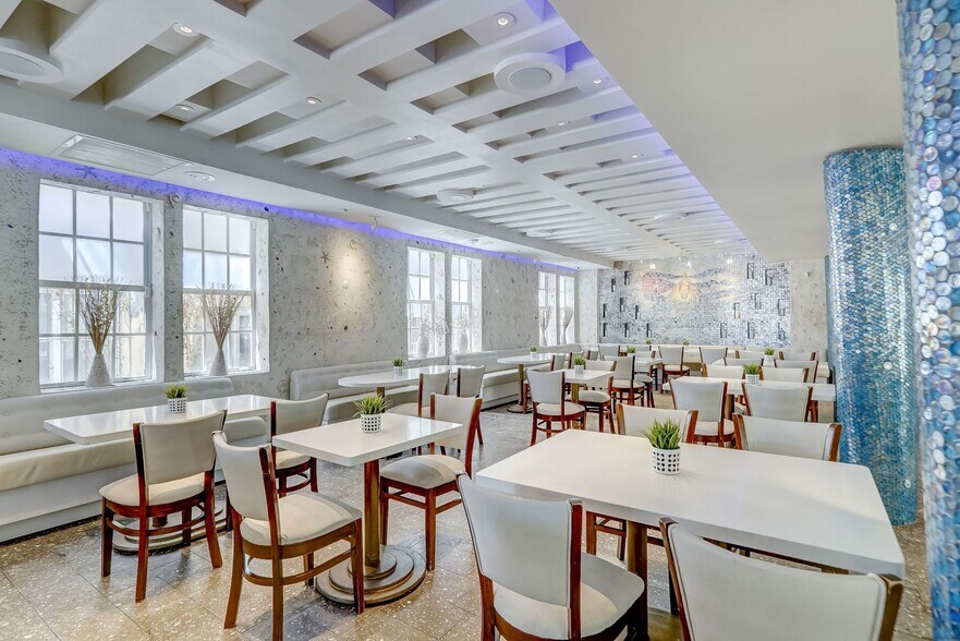 More Photos Of 820 Ocean Dr, Miami Beach Restaurant For Sale