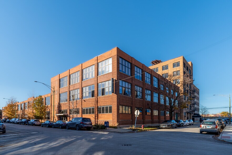 More Photos Of 1550-1556 W Carroll, Chicago Loft Creative Space For Lease