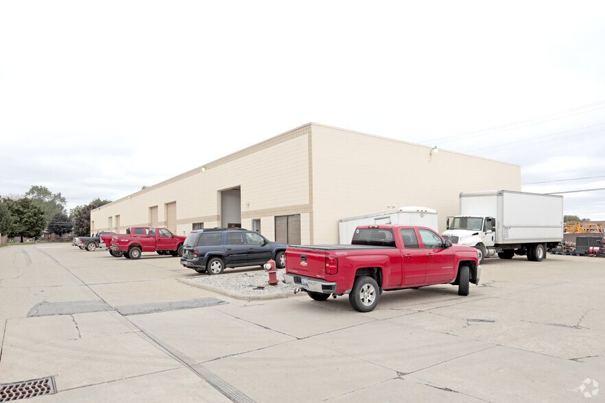More Photos Of 43726-43746 Merrill Rd, Sterling Heights Warehouse For Lease