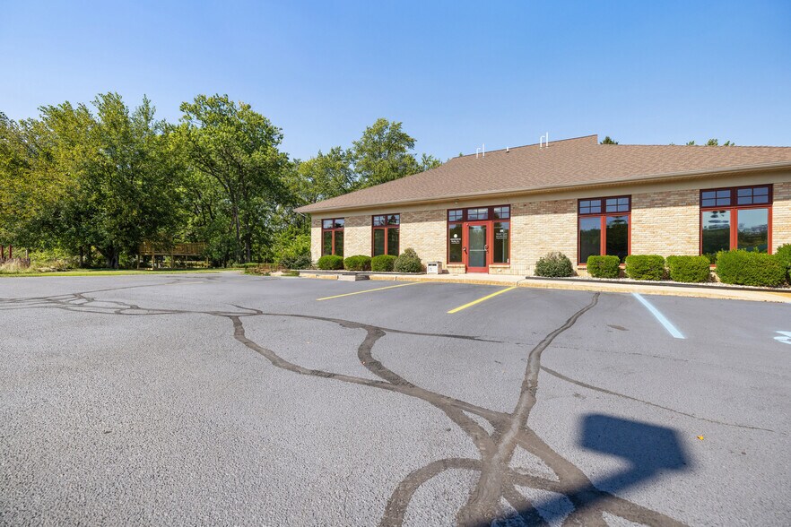 More Photos Of 3598 Green Pointe Ctr, Hamilton Office For Sale