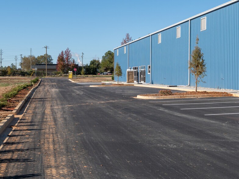 More Photos Of 121 Osage dr, Greenville Warehouse For Lease