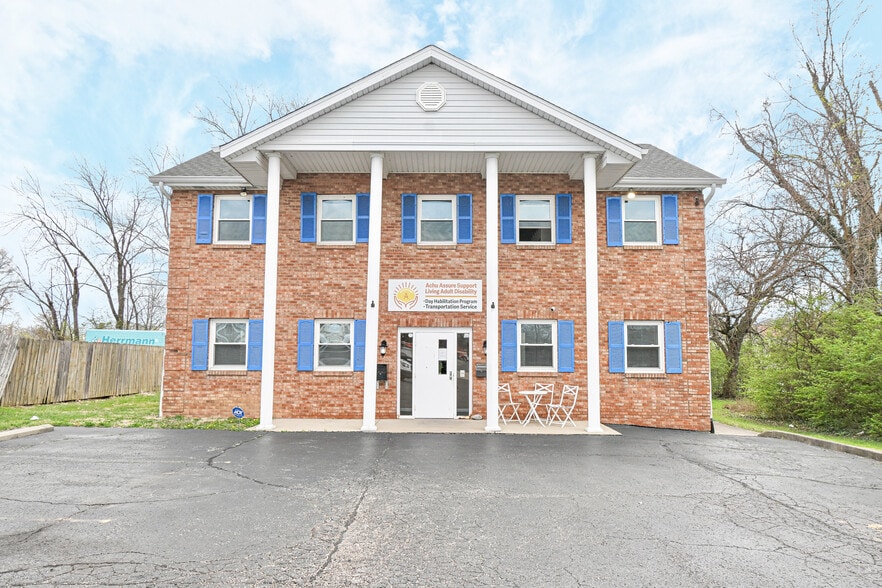 Primary Photo Of 8240 Clara Ave, Cincinnati Office For Sale