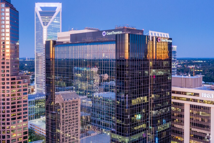 More Photos Of 201 S College St, Charlotte Office For Lease