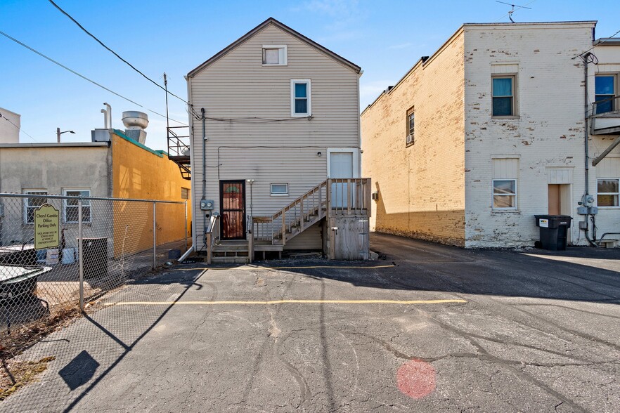 More Photos Of 1308 Washington St, Manitowoc Office For Sale
