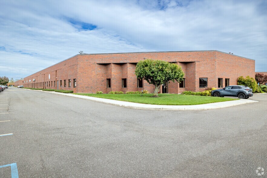 More Photos Of 701 Koehler Ave, Ronkonkoma Distribution For Lease