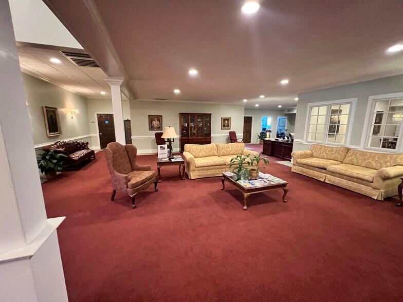 More Photos Of 313 N Main St, Simpsonville Freestanding For Sale