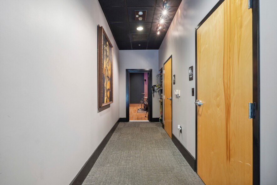 More Photos Of 3120 Latrobe Dr, Charlotte Showroom For Lease