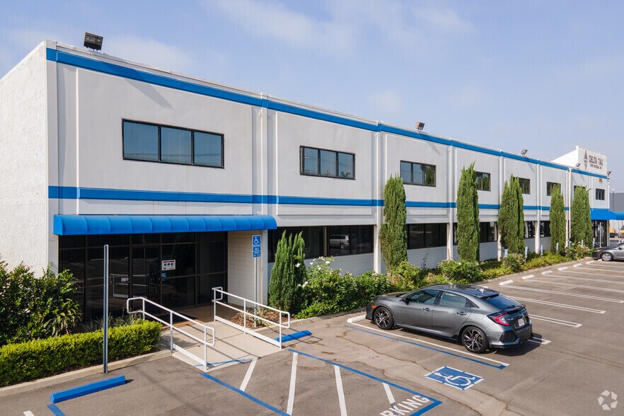 Primary Photo Of 21310-21314 Lassen St, Chatsworth Warehouse For Lease