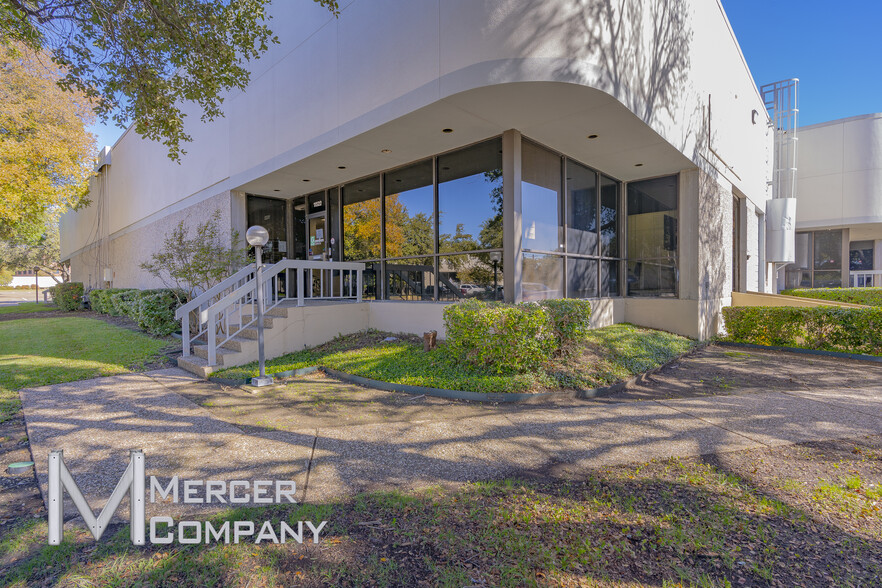 Primary Photo Of 11522 Pagemill Rd, Dallas Manufacturing For Lease