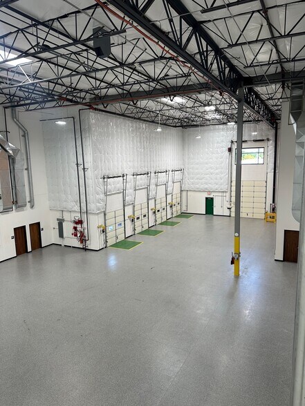 More Photos Of 4611 Nw Fruit Valley Rd, Vancouver Warehouse For Lease