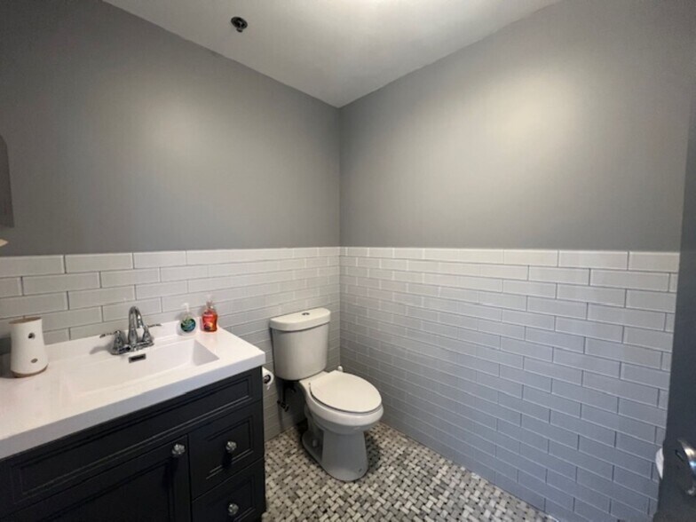 More Photos Of 9120 Trinity Dr, Lake In The Hills General Retail For Sale