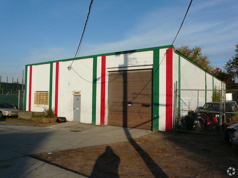 More Photos Of 215 Lamberton St, New Haven Auto Repair For Sale