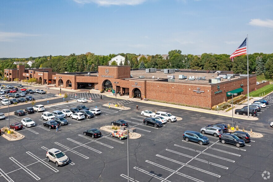 More Photos Of 800-860 W 78th St, Chanhassen General Retail For Lease